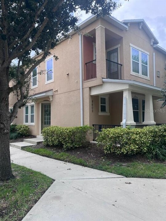 8603 Via Trieste Dr in Windermere, FL - Building Photo