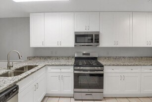 259 Heathersett Dr SW in Marietta, GA - Building Photo