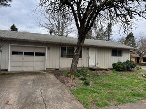 1920 Brewer Ave in Eugene, OR - Foto de edificio - Building Photo