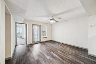 1710 W T C Jester Blvd in Houston, TX - Foto de edificio - Building Photo