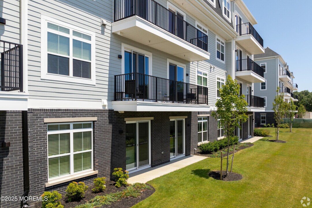 6461 US-9 N in Howell, NJ - Building Photo