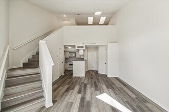 10855 Meadowglen Ln in Houston, TX - Building Photo - Building Photo