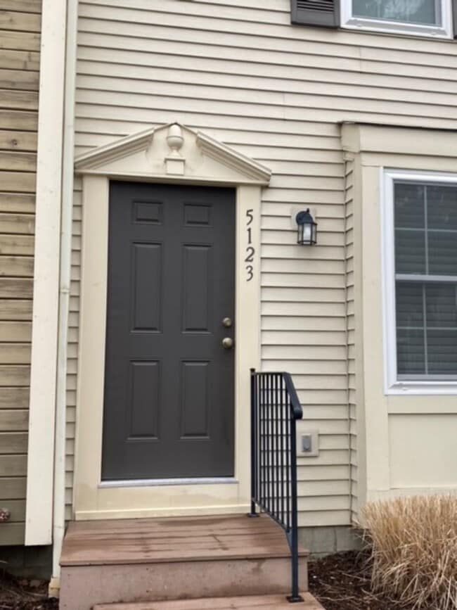 property at 5123 Singleton Dr
