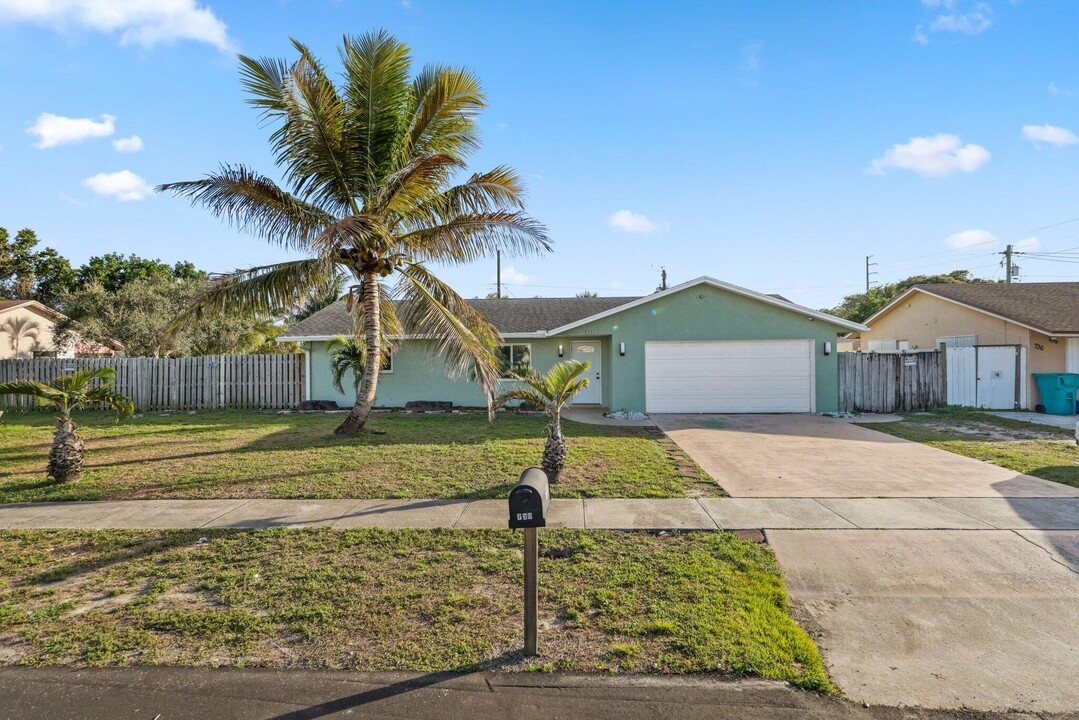 730 NW 1st Ave in Boynton Beach, FL - Building Photo