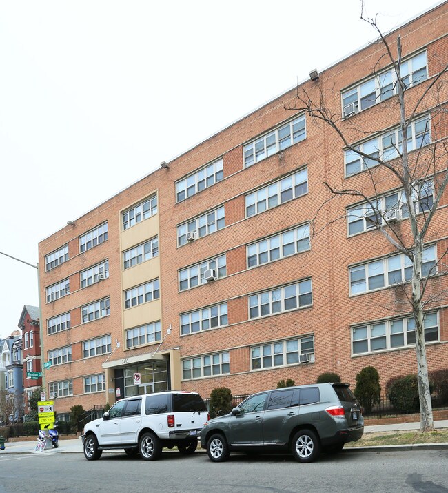 Holmead Apartments in Washington, DC - Building Photo - Building Photo