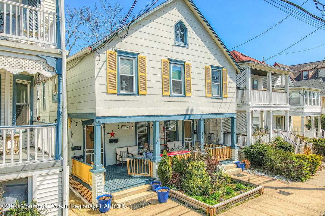 31 Atlantic Ave in Ocean Grove, NJ - Building Photo