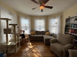 379 Highland Ave, Unit First Floor in Somerville, MA - Foto de edificio - Building Photo