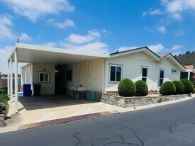 909 Richland Rd in San Marcos, CA - Building Photo