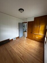 5223 W Wisconsin Ave, Unit Upper in Milwaukee, WI - Building Photo - Building Photo