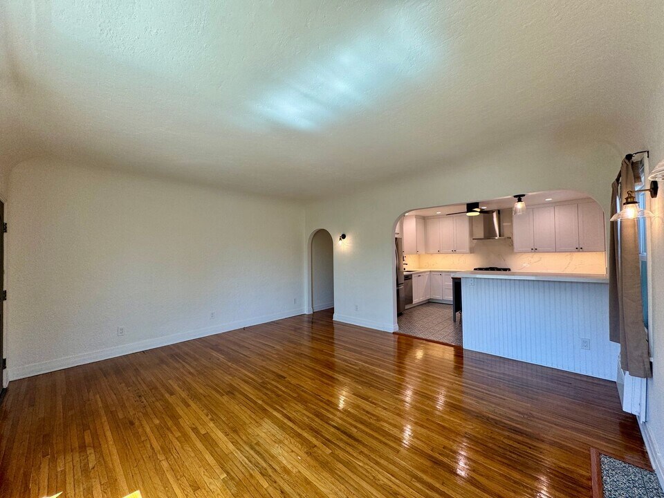 5317 Dockweiler Pl in Los Angeles, CA - Building Photo