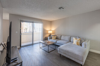 Talésai Apartments in Las Vegas, NV - Foto de edificio - Interior Photo