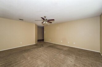 1100 W Cottonwood Dr in Crowley, TX - Building Photo - Building Photo