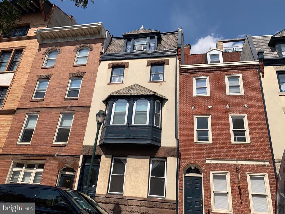 1205 Locust St in Philadelphia, PA - Building Photo