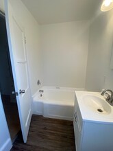 5932 Melrose Ave in Los Angeles, CA - Foto de edificio - Building Photo