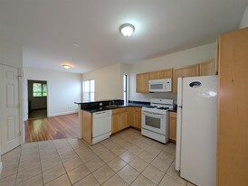 215 Highland Ave, Unit 3 Apartamentos