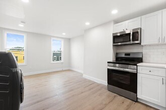 173 VAN HORNE St in Jersey City, NJ - Building Photo - Building Photo