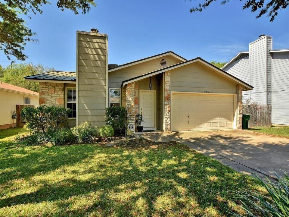 11210 Blackmoor Dr in Austin, TX - Building Photo