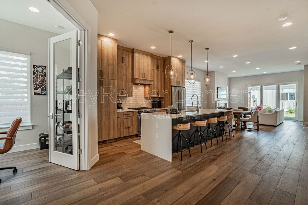 2570 S Cherokee St in Denver, CO - Building Photo