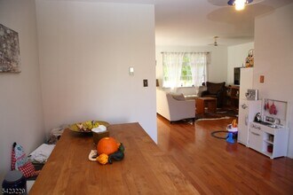 17 Castle Dr in Berkeley Heights, NJ - Building Photo - Building Photo