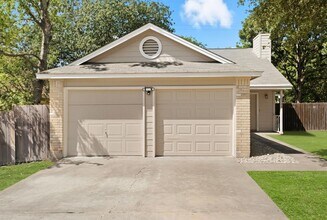 12326 Tomanet Trail in Austin, TX - Building Photo - Building Photo