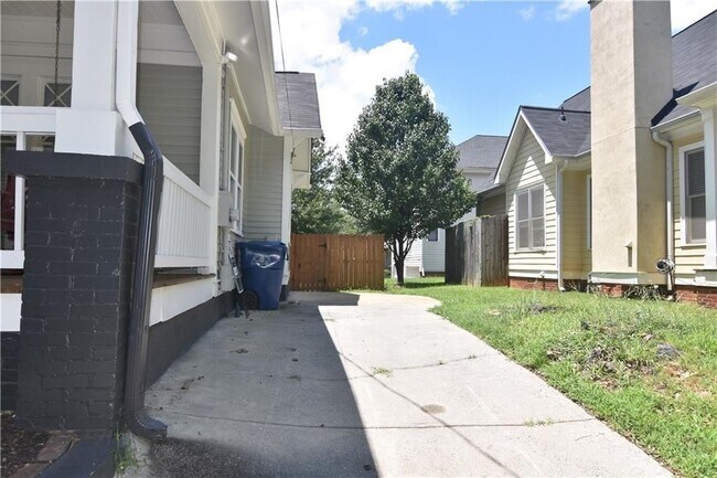 375 Atwood St SW in Atlanta, GA - Building Photo - Building Photo