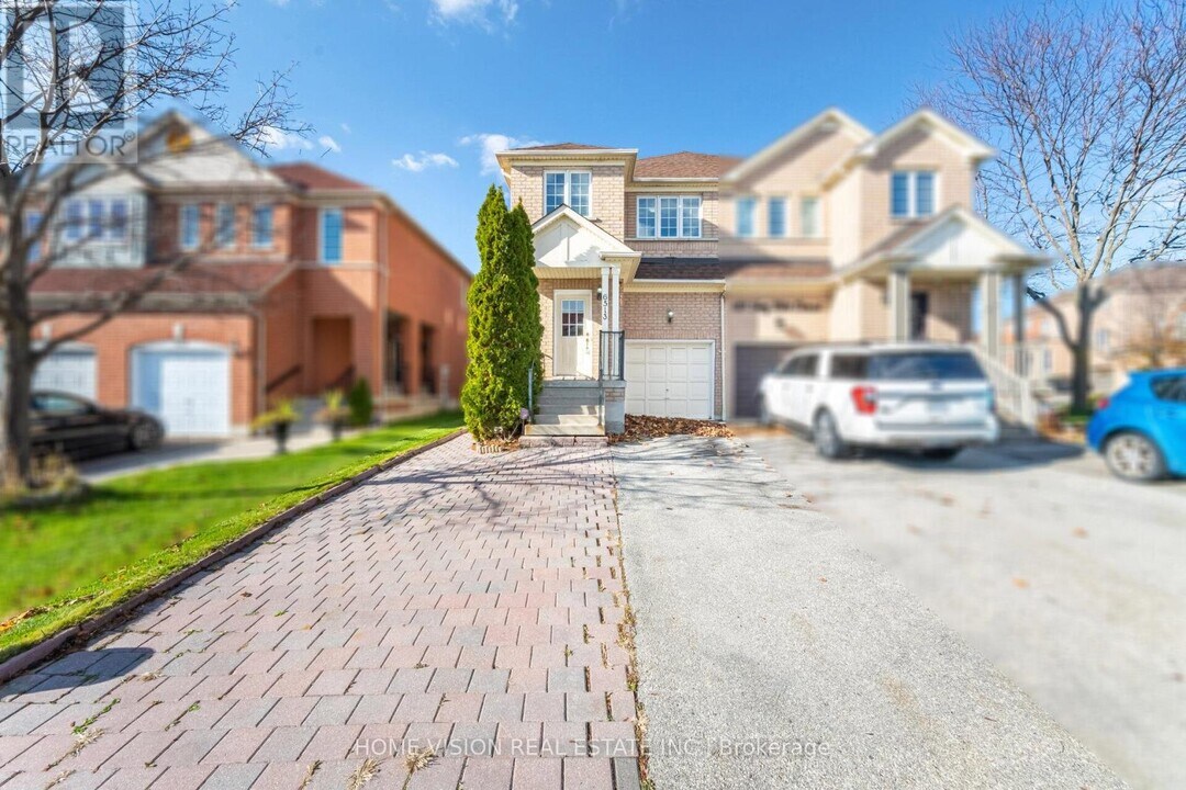 6513 Song Bird Crescent in Mississauga, ON - Building Photo