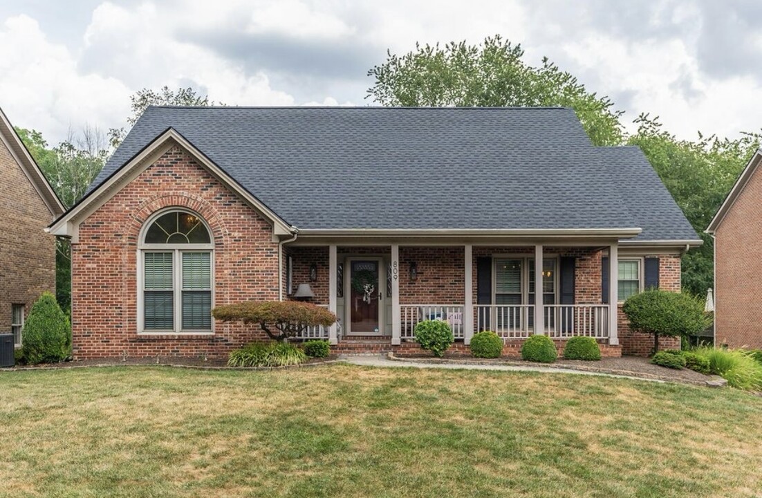 809 Comanche Cir in Lexington, KY - Building Photo