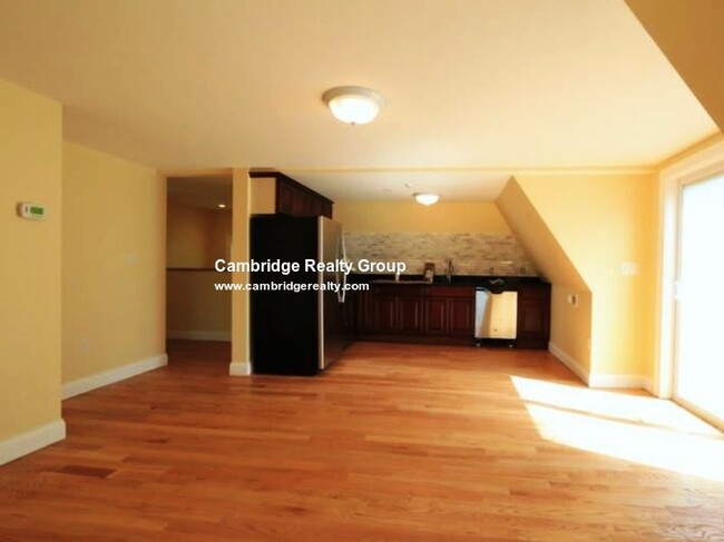 206 Summer St, Unit 3 in Somerville, MA - Building Photo - Building Photo