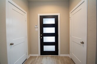 321 Andes Dr in Montgomery, TX - Building Photo - Building Photo