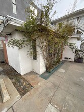 39 Brooks Ave in Los Angeles, CA - Foto de edificio - Building Photo