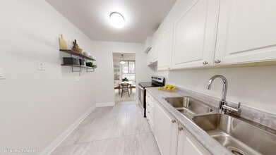 5000 Jane St in Toronto, ON - Building Photo - Building Photo