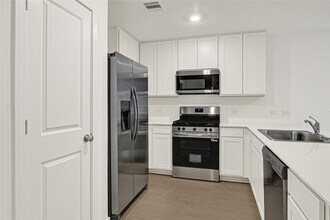 9318 Speckled Trout Dr in Baytown, TX - Building Photo - Building Photo