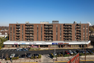 Linden Tower Condominiums in Linden, NJ - Building Photo - Building Photo