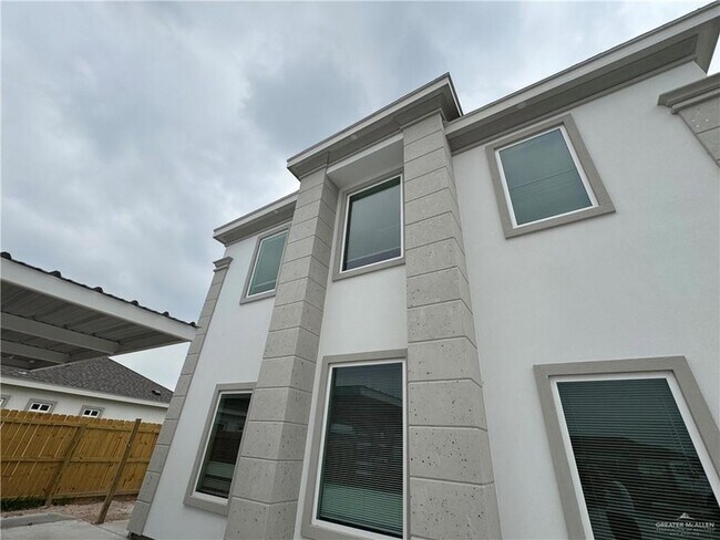 1604 1st St, Unit 1 in Edinburg, TX - Building Photo - Building Photo