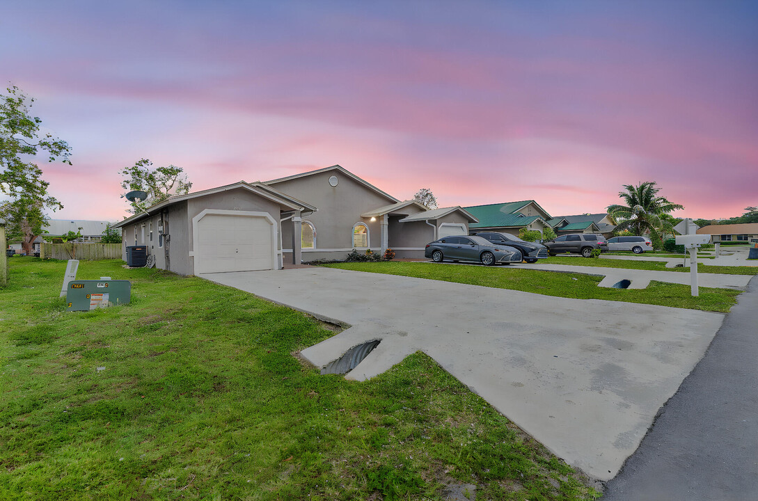 4777 SE Salvatori Rd in Stuart, FL - Foto de edificio
