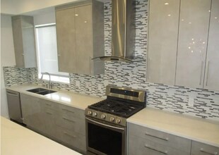 1211 N Mariposa Ave, Unit 3 in Los Angeles, CA - Foto de edificio - Building Photo