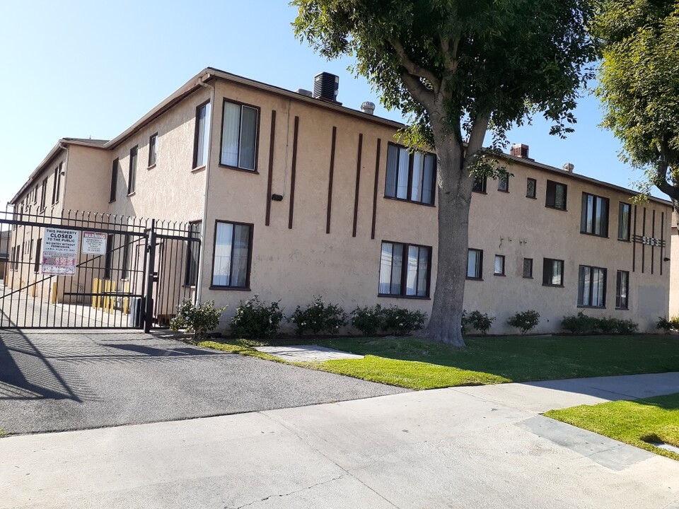 Sylmar Apartments in Panorama City, CA - Building Photo