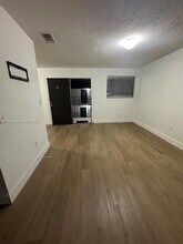 120 W 10th St in Hialeah, FL - Building Photo - Building Photo