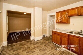 2142 W 105th St in Cleveland, OH - Foto de edificio - Building Photo
