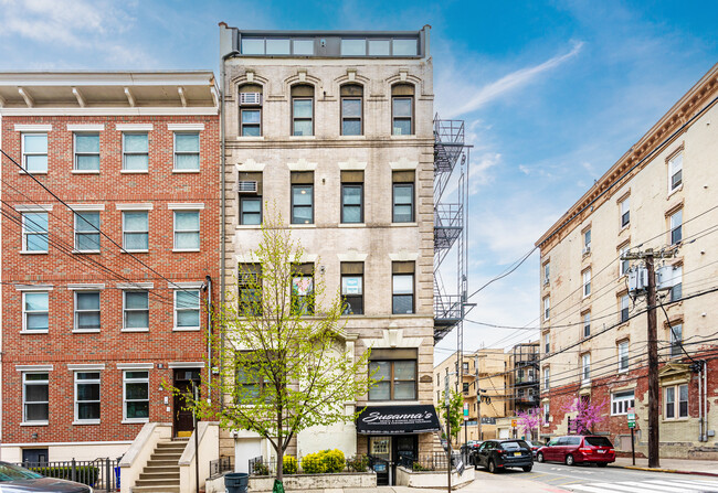 301 Monroe St in Hoboken, NJ - Foto de edificio - Building Photo