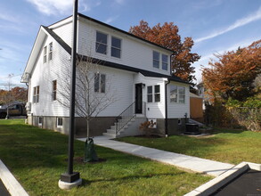 14 Loomis St in Milford, CT - Building Photo - Building Photo