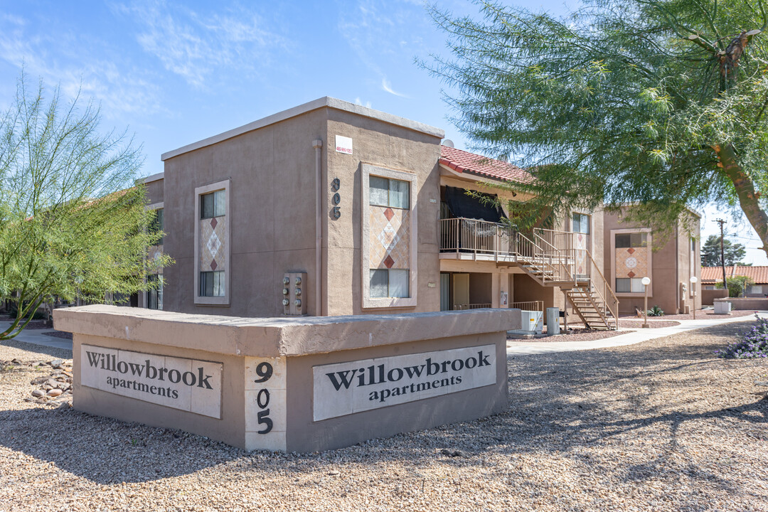 The Willowbrook Apartments in Tempe, AZ - Building Photo