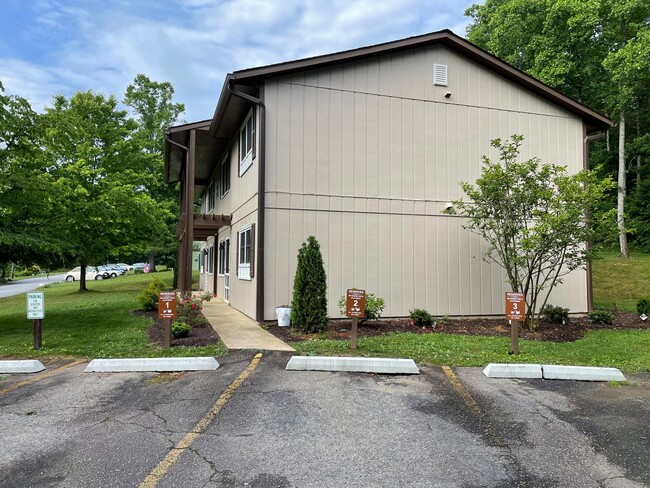 360 Genesis Cir in Black Mountain, NC - Building Photo - Building Photo