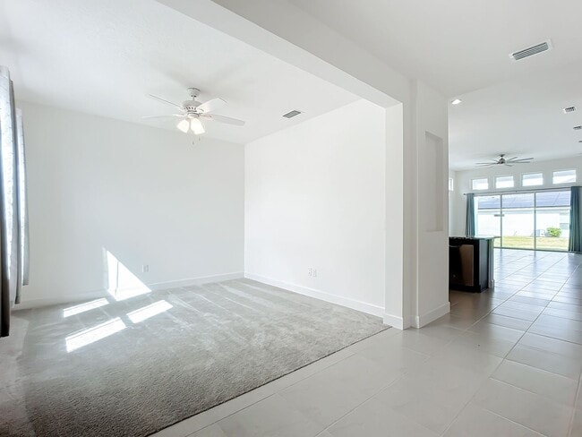 234 Mosaic Blvd in Daytona Beach, FL - Foto de edificio - Building Photo