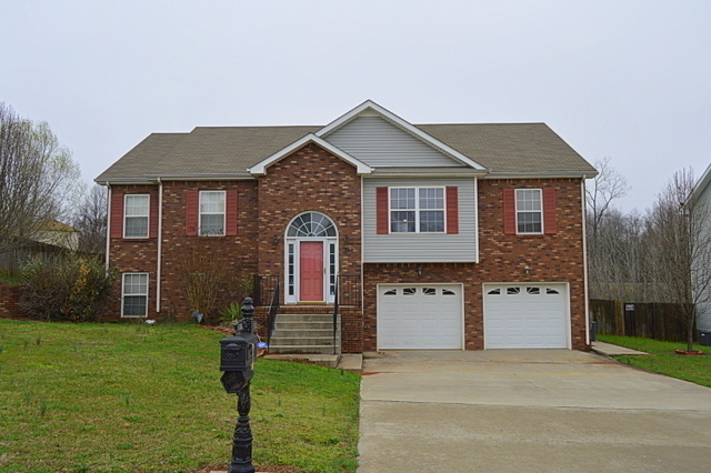 1355 Mountain Way in Clarksville, TN - Building Photo