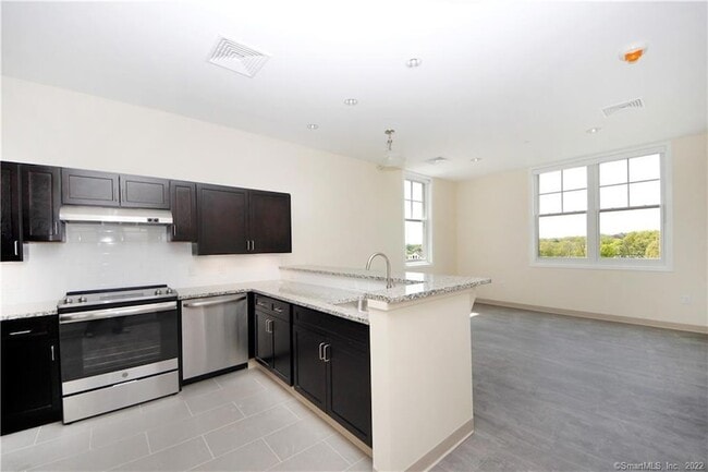 215 Stillwater Ave in Stamford, CT - Building Photo - Building Photo