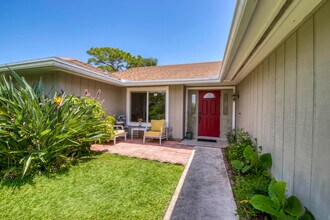 7955 SE Trenton Ave in Hobe Sound, FL - Building Photo - Building Photo