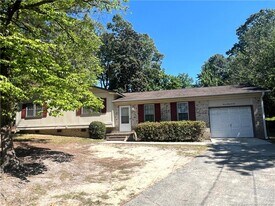 710 Dude Ct in Fayetteville, NC - Building Photo