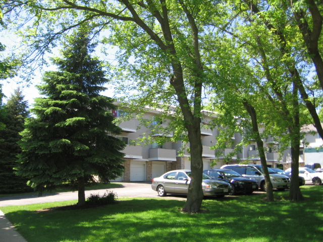 McKenna Woods in Madison, WI - Foto de edificio
