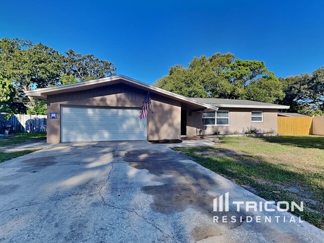 92 Ventura Dr in Dunedin, FL - Building Photo - Building Photo